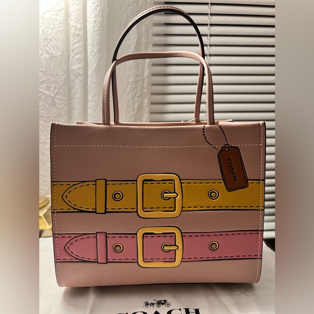 NWT- Coach - Limited Edition-Cashin Carry 22 With Trompe L'Oeil Print - Sold Out